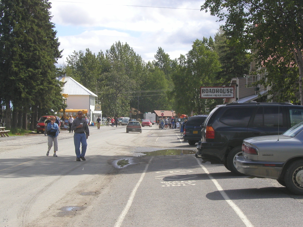 [#86_Main_street_in_Talkeetna.JPG]